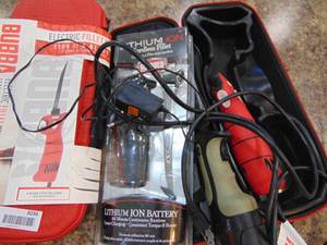 lot 3036 image: Pair of Electric Filet Knives - Unknow issues