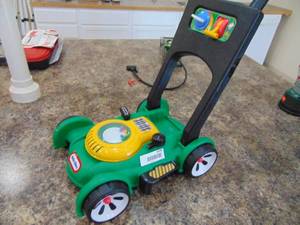 lot 3038 image: Little Tikes Lawn Mower