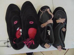 lot 3047 image: 2 pairs of miscellaneous Water shoes - Womens size 10