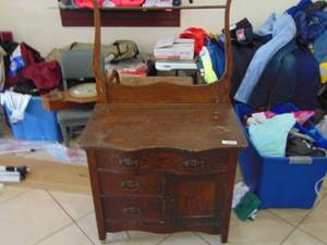 lot 3055 image: Oak Wash Stand - 3 Drawers and Cabinet
