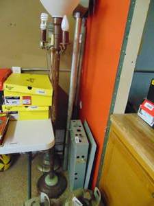 lot 3058 image: 2 Electrical Boxes- 2 Lamps and hand tools