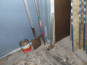lot 3094 image: Shovel - Sledge Hammer and More
