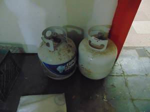 lot 3097 image: 2 - Propane Tanks - Tanks are 34 to complete full