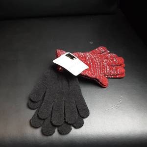 lot 144 image: 4 Pair Womens Knit Winter Gloves 4 Colors One Size
