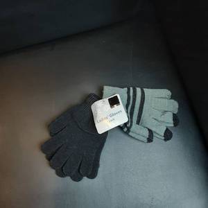 lot 150 image: Ladies Gloves 2 Pack