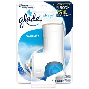lot 217 image: Glade Plug-Ins Holders - 1ct