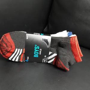 lot 381 image: 8 Pair Boys Ankle Socks Shoe Size 4- 10 Large.