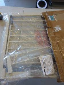 lot 5020 image: Easygo Pet Safety Gate 39-42 wide