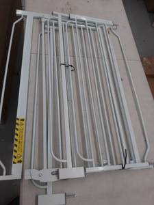 lot 5068 image: 37 white baby gate