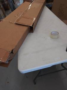 lot 5138 image: 4- panel wood privacy screen- damage to 1 panel