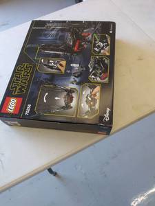lot 5168 image: Lego Star Wars The Rise Of Skywalker Kylo Ren��s Shuttle (75256)