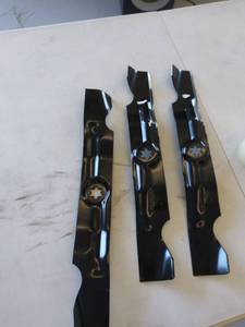 lot 5175 image: Cub Cadet Blade 11480 17.9 set of 3