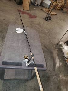 lot 2983 image: Quantum Stratagy Fishing Rod Rell Combo