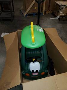 lot 3046 image: Little Tikes Car