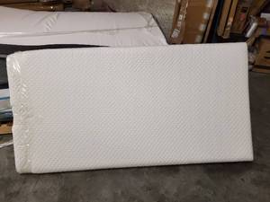 lot 7882 image: TWIN MATTRESS