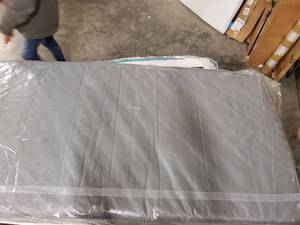 lot 7883 image: TWIN XL MATTRESS