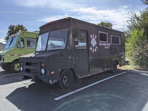 lot 1 image: Food Truck, No Lien, Clear Title