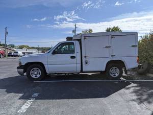 lot 2 image: Chevy Silverado VIN 1GCEC14W52Z161718