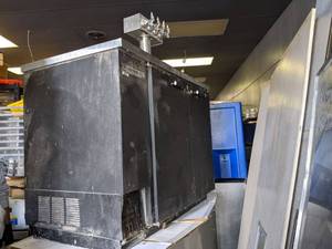 lot 5012 image: Beverage Four Tap Black Commercial Kegerator