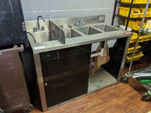 lot 5024 image: Portable Sink, Contents Not Included