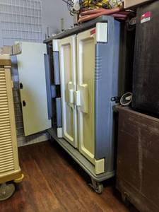 lot 5028 image: Cambro Meal Delivery Cart