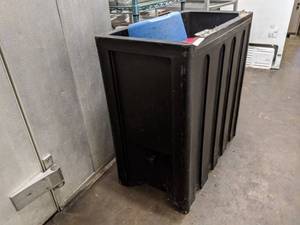 lot 5031 image: Beverage Dispenser, Contents Included