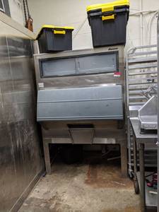 lot 5034 image: Folette Ice Bin DEV1010SG-48