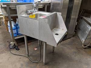 lot 5038 image: Perlick Sink