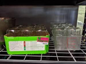 lot 5076 image: 32 Ounce Mason Jars