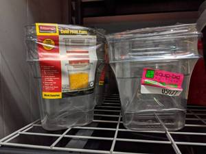 lot 5077 image: 12 Rubbermaid Cold Food Pans