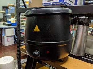 lot 5079 image: (2) Glenray 10.5 Quart Kettles Model 1021803