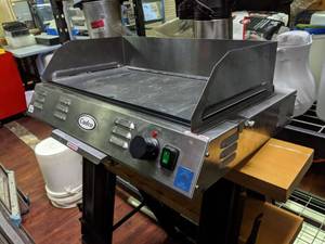 lot 5080 image: Cadco Griddle CG-10