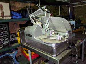lot 5132 image: Hobart 1712E Automatic Commercial Deli Meat Cheese Slicer