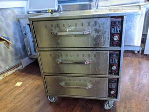 lot 5136 image: Hatco HDW-3 Freestanding Stainless Steel 3 Drawer Warmer On Casters, Food Pans Not Included