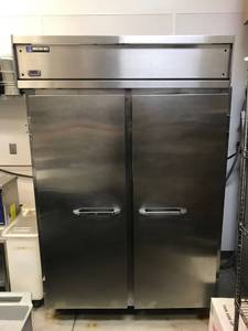 lot 5146 image: Master Bilt IHC-48 34.5 Cu. Ft. Two Section Ice Cream Hardening and Holding Cabinet