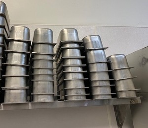 lot 5147 image: Small Stainless Steel Pans  612 x 14 x 5 (5 liter)