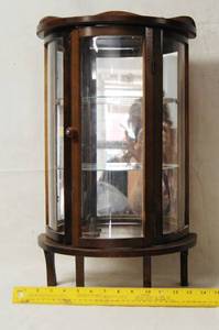 lot 6995 image: Vintage Small Curio Wall Hanger      Very Nice   See Photos for Sizes
