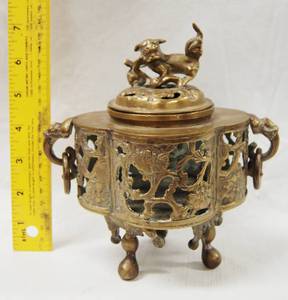 lot 2874 image: Brass House Decor.