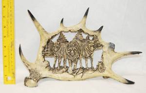 lot 2876 image: Beautiful Wolf Carved Antler Decor.