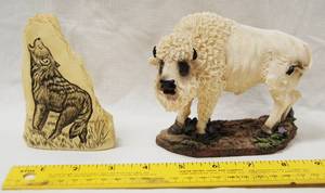 lot 2881 image: Wolf and a Buffalo Decor.