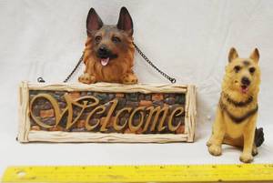 lot 2886 image: German Shepherd Small Wall Hanger and a German Shepherd Figurine