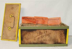 lot 2960 image: Bait Box w 3 Bait Man Nightcrawler Feed