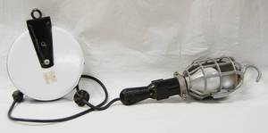 lot 2967 image: Work Light w Retractable Cord