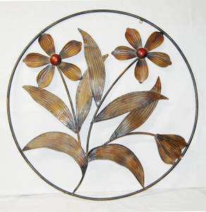 lot 2979 image: Beautiful Large Metal Flower Wall Hanger