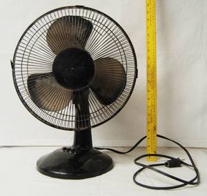 lot 2984 image: Black 3 Speed Table Fan, Model # FT30-8MBA