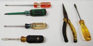 lot 2999 image: Lot of 5 Screw Drivers (Apex and Phillips Heads),   and Needle Nose Pliers