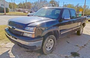 lot 9003 image: 2004 CHEVY TRUCK SILVERADO 1500 - 4WD RUNSDRIVES, CLEAR KS TITLE - SEE VIDEOS
