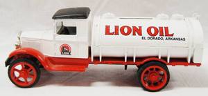 lot 4532 image: Collectible 1931 Hawkeye LION OIL Tanker, No. 1 in Series (Die Cast Metal)