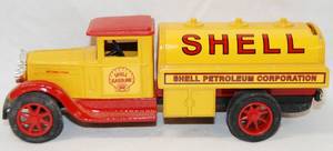 lot 4535 image: Collectible SHELL Gasoline Tanker, Locking Coin Bank wKey, (Die Cast Metal)