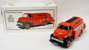 lot 4597 image: PRECISION COLLECTIBLE, 1953 Ford C-600 w Tanker Body (Phillips 66) Phillips Petroleum Company, (Die-Cast Metal)